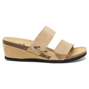 GRUBIN Women's Cristi beige raised heel sandals size 41/8